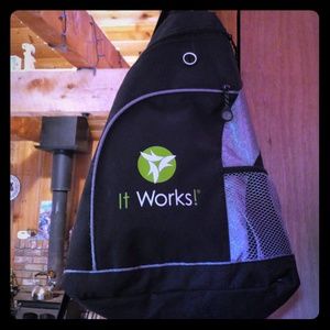 It Works one shoulder bag